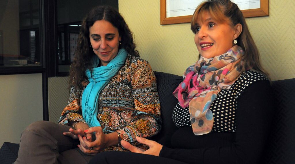 Presentan el libro “Pendiendo de un hilo”