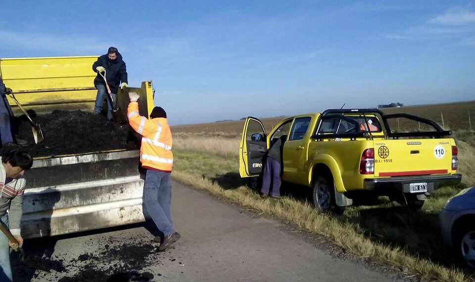 Vialidad realiza Trabajos de bacheo en la RN 35 acceso a Chasicó
