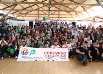 EL COOPERATIVISMO ESCOLAR SE FORTALECE DE LA MANO DE FEDECOBA