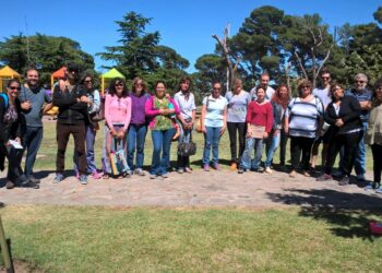 Se realizó una Asamblea de docentes en la Plaza Ernesto Tornquist