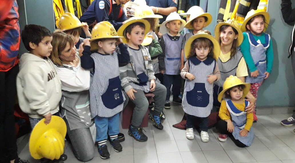 Alumnos del Jardín 905 visitaron el Cuartel de Bomberos