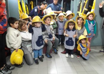 Alumnos del Jardín 905 visitaron el Cuartel de Bomberos