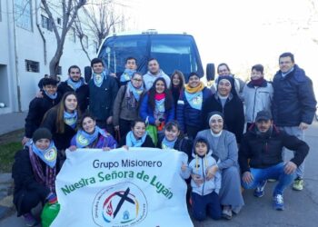 Partió un nutrido grupo de misioneros a Santiago del Estero
