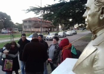 HOMENAJE A LAS DOS PERSONAS FALLECIDAS EN LA ESCUELA Nº 49 DE MORENO (VIDEO ENTREVISTAS)