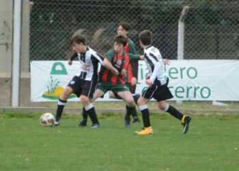 Liga Regional de Fútbol / Divisiones inferiores: Al torneo le quedan cuatro invictos