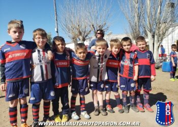 La Escuelita Azulgrana jugó en Olimpo (Fotos)