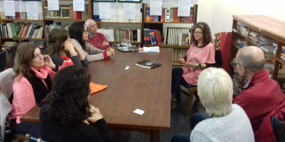 LA ESCRITORA Y PERIODISTA SILVINA MELO ESTUVO EN LA BIBLIOTECA POPULAR ERNESTO TORNQUIST (VIDEO ENTREVISTA)