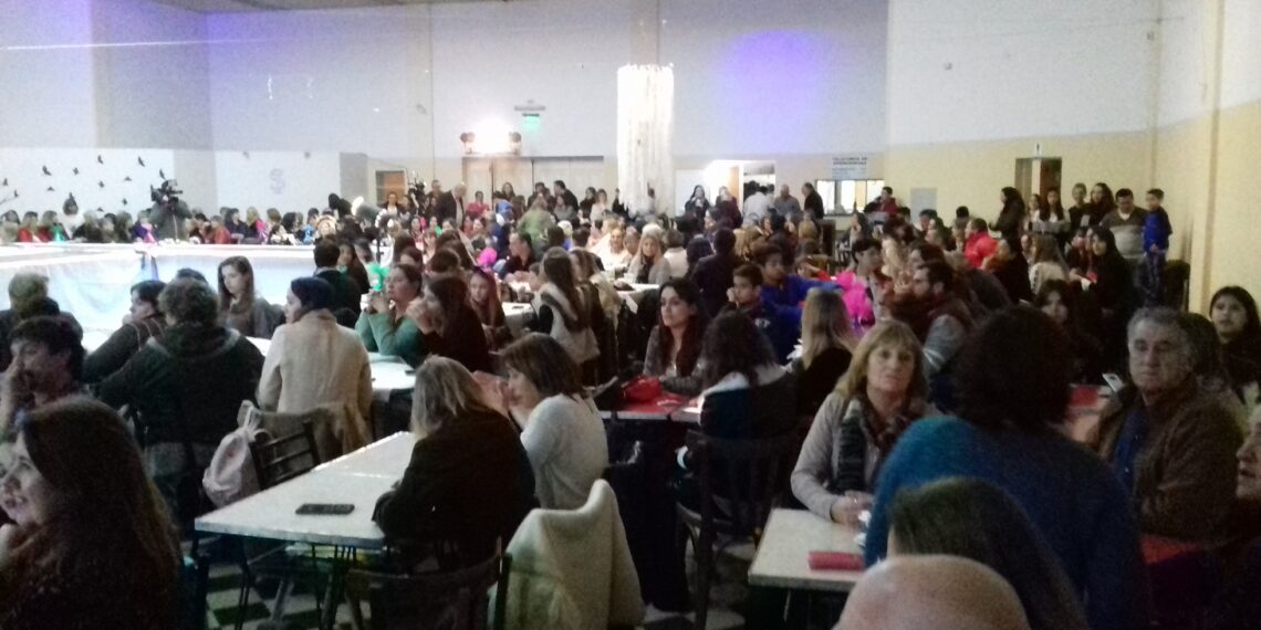 EXITOSO DESFILE DE LA SOCIEDAD ITALIANA (VIDEO ENTREVISTA)