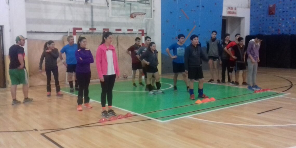 CLASES DE VOLEY GRATIS EN EL GIMNASIO MUNICIPAL (VIDEO ENTREVISTA Y FOTOS)