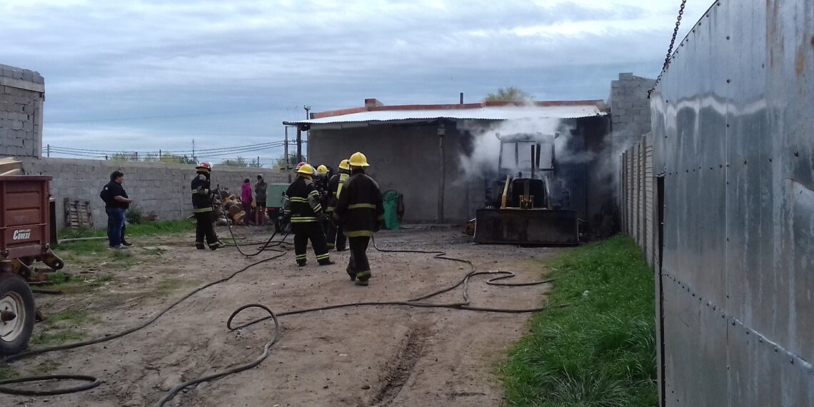Se incendió maquinaria agrícola en Colon al 800 (Video y fotos)