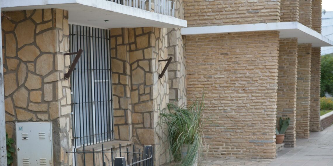 LAS OBRAS DEL ESCRITOR GUSTAVO ADOLFO BÉCQUER EN EL CAFÉ-LITERARIO MUSICAL DE LA BIBLIOTECA (VIDEO ENTREVISTA)