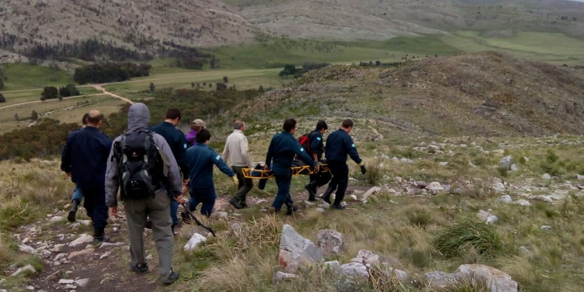 Rescatan una joven en el Cerro de la Ventana