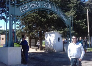 COLOCARON EL NUEVO PORTAL DEL CLUB HÍPICO Y SOCIAL “LAS SIERRAS” (FOTOS)