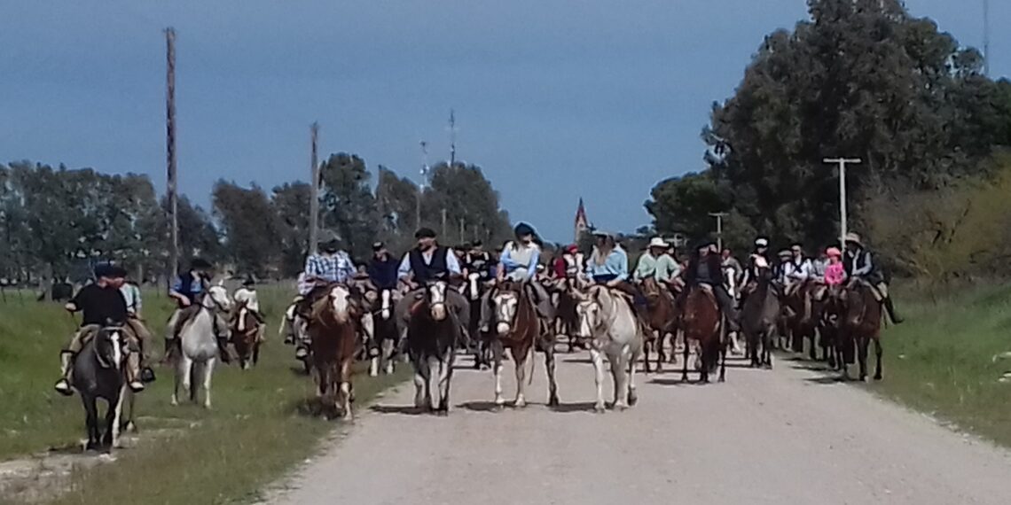 IMPORTANTE PARTICIPACIÓN DE JINETES EN LA 8° CABALGATA SIERRAS DE TORNQUIST (VIDEOS ENTREVISTAS)