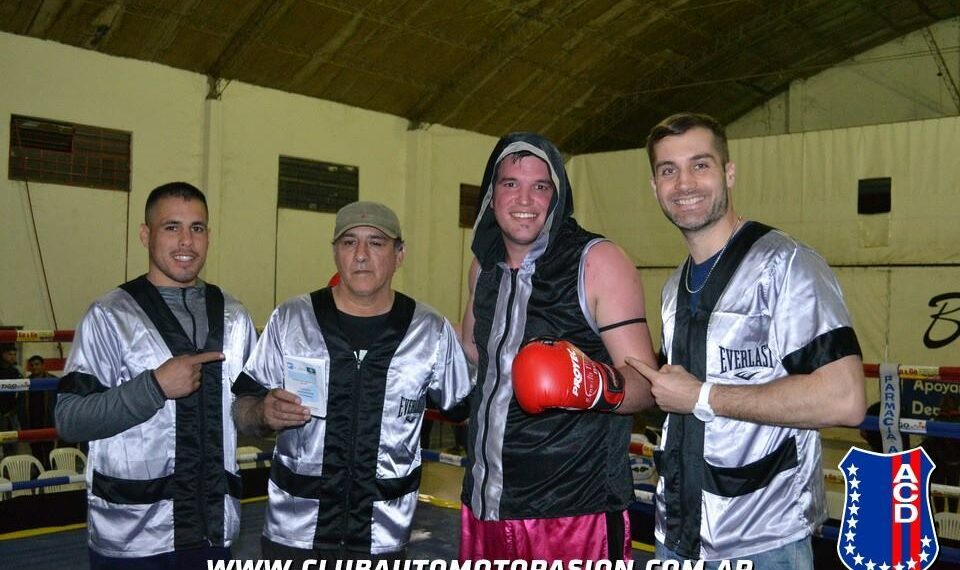 NOCHE DE BOX EN AUTOMOTO