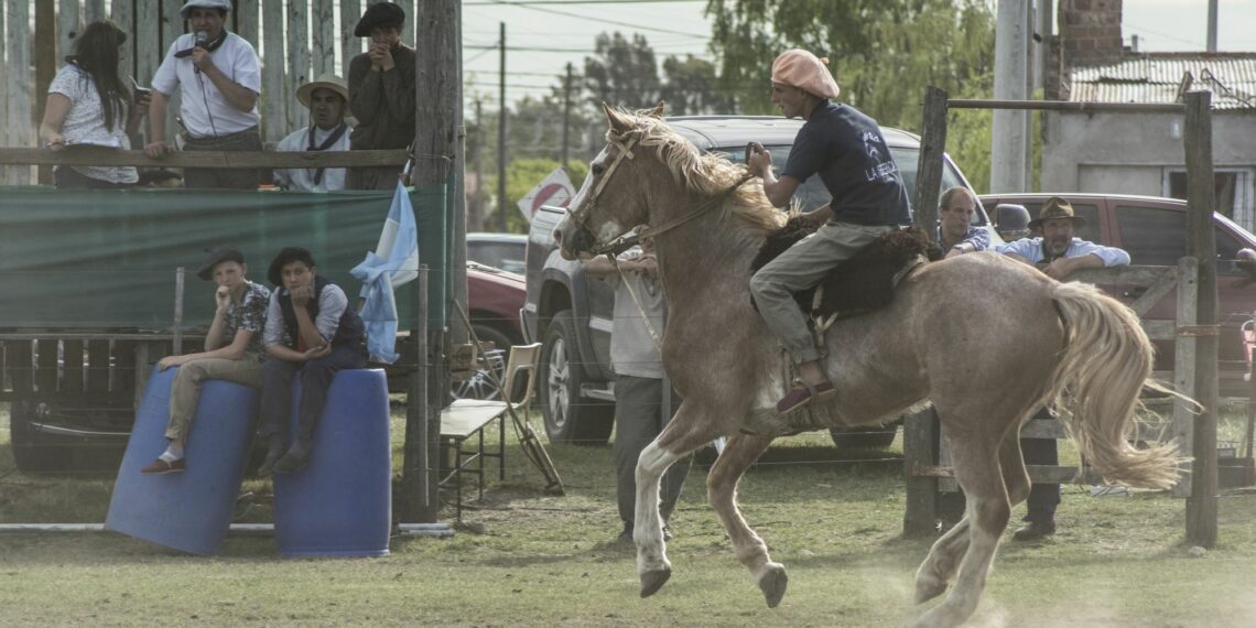 EXITOSA DESTREZA CRIOLLA ORGANIZADA POR LA E.E.S.A. Nº 1 (VIDEOS ENTREVISTAS)