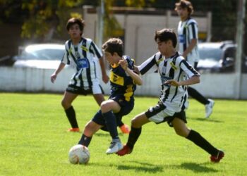 Liga Regional de Fútbol / Divisiones inferiores El torneo “Extra” dio el puntapié inicial