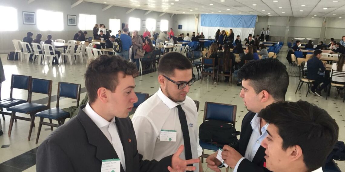 RECONOCIMIENTO A ALUMNOS Y DOCENTES QUE REPRESENTARON AL DISTRITO EN LA PRE-CUMBRE REGIONAL DEL G 20