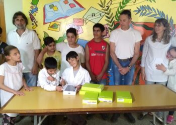 LA CELT ENTREGÓ CINCO TRABLETS A LA EEE Nº 501 DE TORNQUIST (VIDEOS ENTREVISTAS)