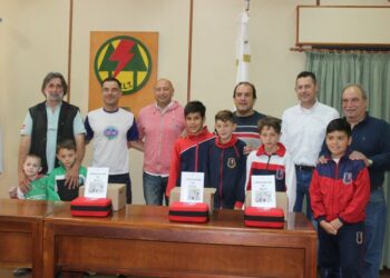 La Cooperativa Eléctrica les entregó desfibriladores al CEF Nº 9 y a los clubes Unión y Automoto (fotos y videoentrevistas)