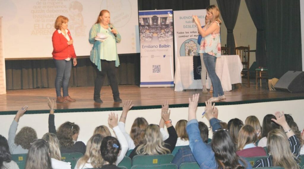 SE REALIZÓ UNA CHARLA SOBRE DISLEXIA EN EL TEATRO RODOLFO FUNKE (VIDEO ENTREVISTA)