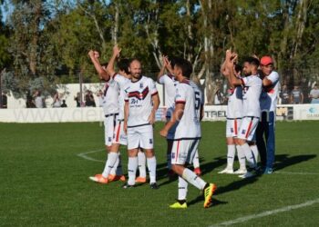 AUTOMOTO VENCIÓ A CLUB SARMIENTO Y JUGARÁ LAS SEMI DEL REDUCIDO