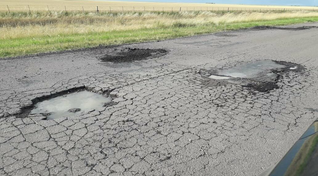 Chasicó: el abandono y la desidia transformó el acceso en una trampa mortal para los vecinos (Informe de La Nueva)