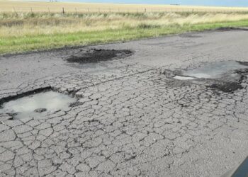 Chasicó: el abandono y la desidia transformó el acceso en una trampa mortal para los vecinos (Informe de La Nueva)