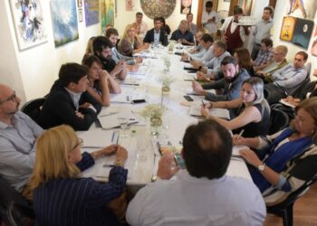 COMISIÓN BICAMERAL: LEGISLADORES E INTENDENTES ANALIZARON EL DESDOBLAMIENTO DE ELECCIONES