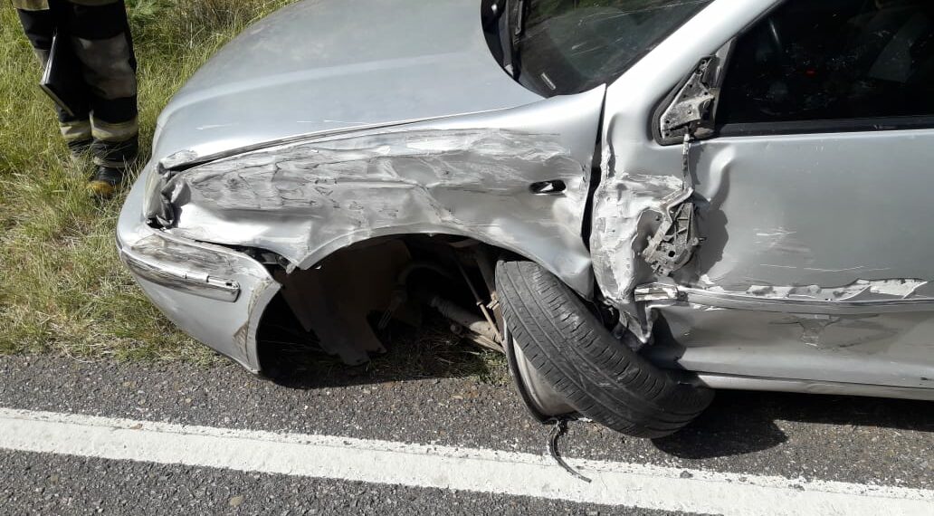 UNA AMBULANCIA Y UN AUTO PROTAGONIZARON UN CHOQUE EN LA RP 76 A LA ALTURA DEL ABRA DE LA VENTANA (FOTOS)