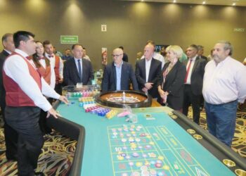 Bordoni lanzó la primera bola de la temporada (Videos entrevistas)