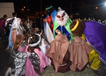 LOS REYES MAGOS ESTUVIERON EN EL SUM DEL BARRIO SUR (VIDEOS ENTREVISTAS)
