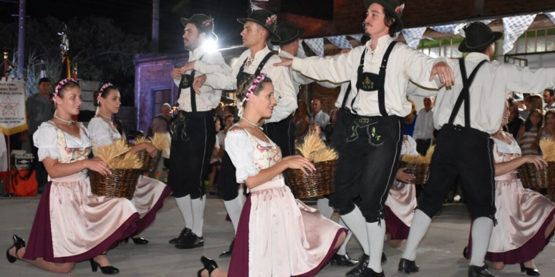 Actuación del Ballet Immer Truff en el 7º Patio Cervecero de la Sociedad Gerrmánica de Tornquist (Videos)