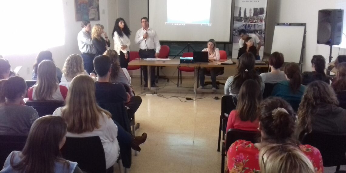 ABORDAJE DE CONFLICTOS EN EL ÁMBITO EDUCATIVO (FOTOS)