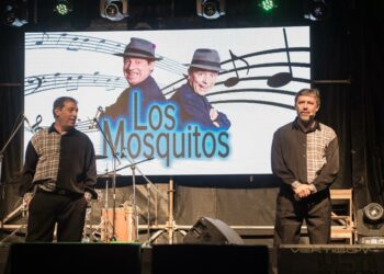 LOS MOSQUITOS DIVIRTIERON A TODOS EN LA FIESTA PROVINCIAL DE LA VENDIMIA (VIDEOS)