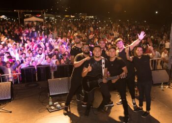 FIESTA PROVINCIAL DE LA VENDIMIA: EL GRUPO KAYMANTA HIZO BAILAR Y CANTAR AL PÚBLICO (VIDEOS)