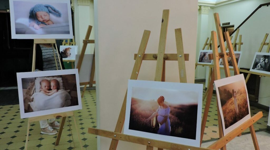 Quedó inaugurada la muestra “El amor hecho arte” de Ale Baier