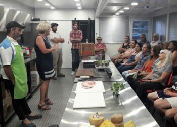 Un camión aula del Ministerio De Educación llega a la Fiesta de la Vendimia