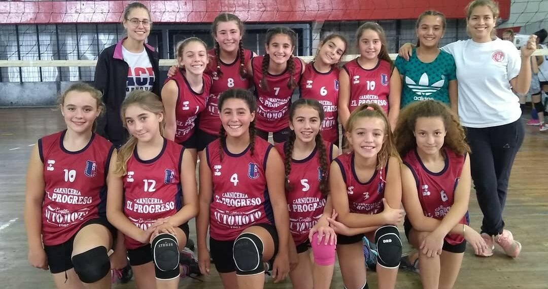 Gran debut de Automoto Voley (Fotos)