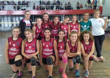 Gran debut de Automoto Voley (Fotos)