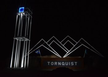 TORNQUIST CUENTA CON UN NUEVO CARTEL QUE IDENTIFICA EL INGRESO A LA CIUDAD (VIDEOS ENTREVISTAS)