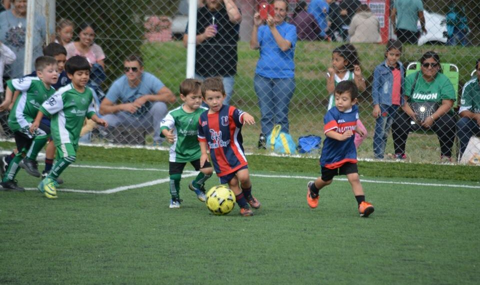 ENCUENTRO DE ESCUELITAS: VIDEO DEL SUPERCLÁSICO DE FÚTBOL CON LA PARTICIPACIÓN DE LOS MÁS “PEQUES”