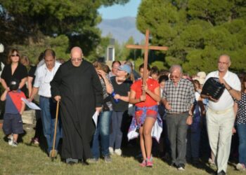 VECINOS DE TORNQUIST PARTICIPARON DEL VÍA CRUCIS EN EL CALVARIO (VIDEO)