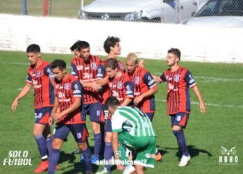 AUTOMOTO METIO 5TA Y SE ALEJÓ EN LA PUNTA