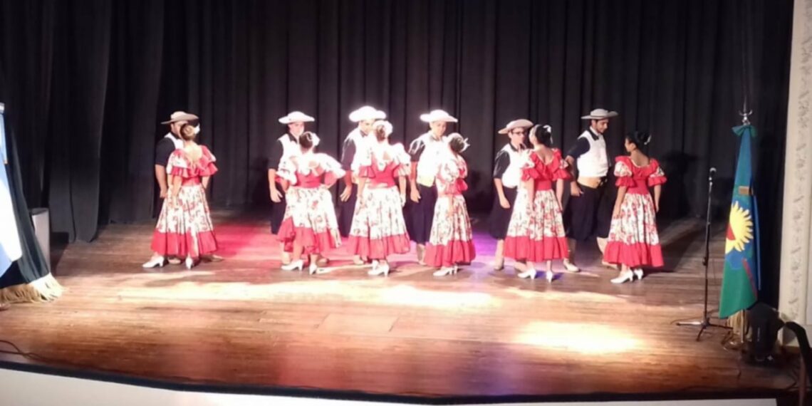 LA ESCUELA FOLKLÓRICA FESTEJARÁ SUS 32 AÑOS EN EL TEATRO FUNKE (VIDEO)