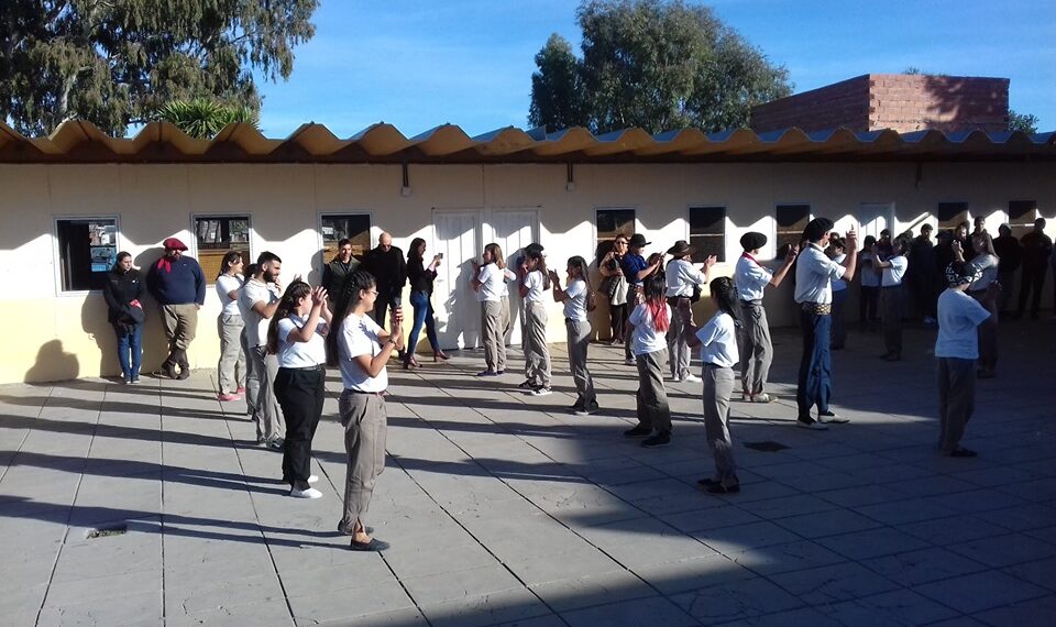 Los jóvenes fueron protagonistas de los festejos del 25 de Mayo (Videos)
