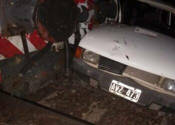 El tren que iba a Bahía Blanca arrolló a un auto en Suárez