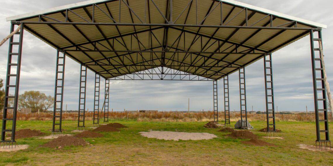 Concluyó la construcción de un tinglado metálico para el emplazamiento de una sala de extracción comunitaria y fraccionamiento de miel
