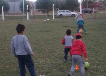 Invitan a niños y jóvenes a formar parte de la escuelita de fútbol del Club Sportman