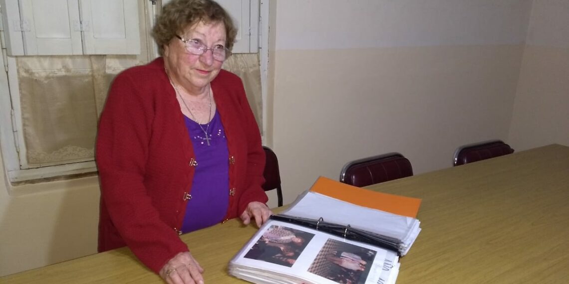 ARGENTINA LARRAINZAR RECOPILÓ DATOS DE LOS PRIMEROS 40 AÑOS DE VIDA DEL CENTRO DE JUBILADOS (VIDEO)